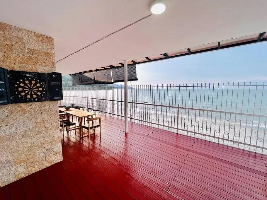 Private Beach-Front Haven By Stayco - Seaview Pool, Ktv & Speaker System, Beach Air Loft, Private Beach Access And Beyond! Tanjung Bungah  0*, Tanjung Bungah (Penang) Malajsie