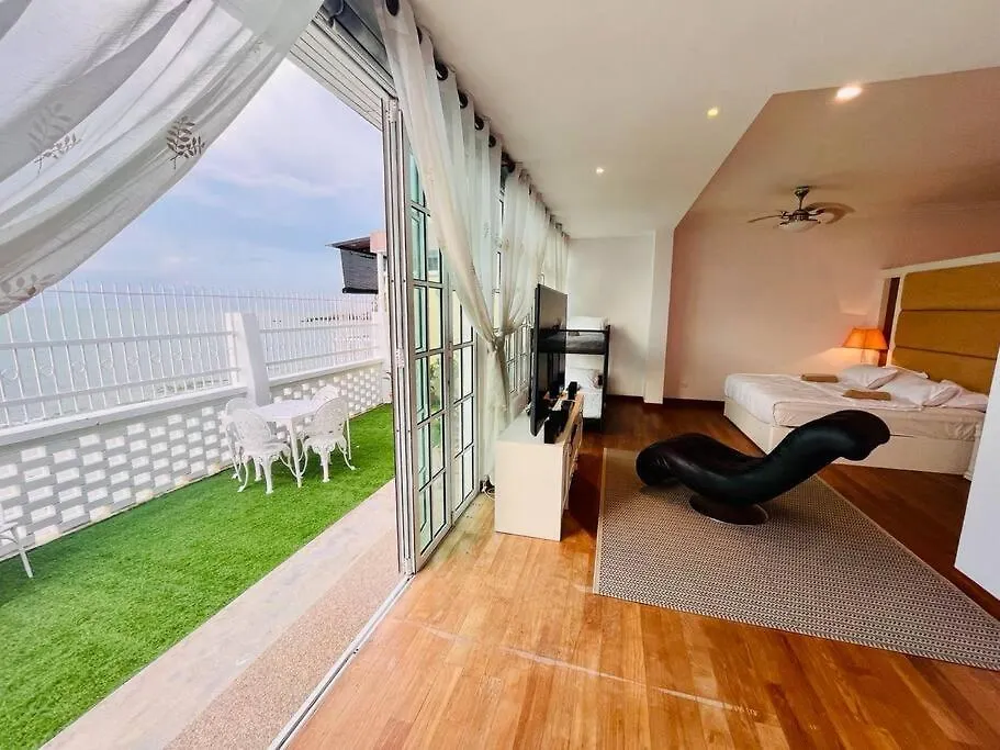 Private Beach-Front Haven By Stayco - Seaview Pool, Ktv & Speaker System, Beach Air Loft, Private Beach Access And Beyond! Tanjung Bungah  0*, Tanjung Bungah (Penang)