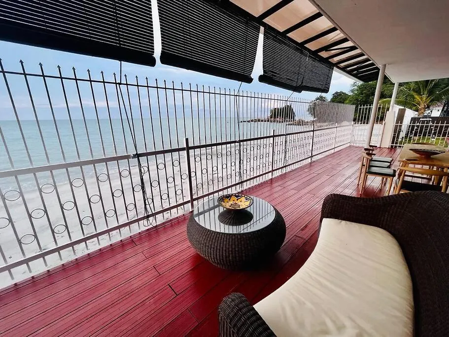 Private Beach-Front Haven By Stayco - Seaview Pool, Ktv & Speaker System, Beach Air Loft, Private Beach Access And Beyond! Tanjung Bungah