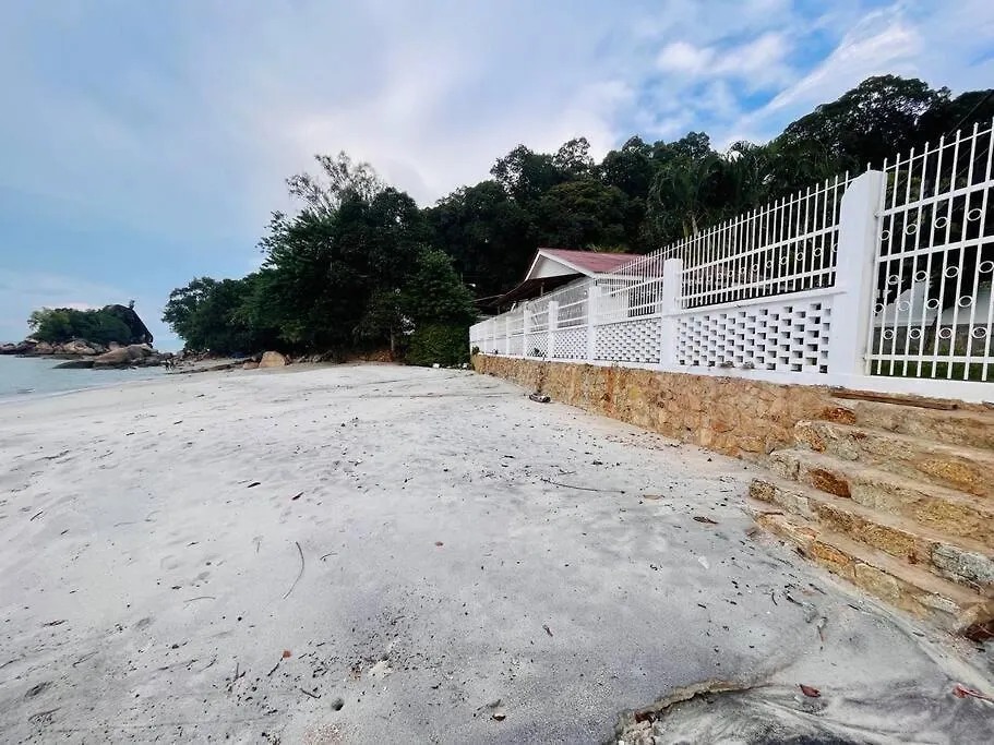 Private Beach-Front Haven By Stayco - Seaview Pool, Ktv & Speaker System, Beach Air Loft, Private Beach Access And Beyond! Tanjung Bungah  Malajsie