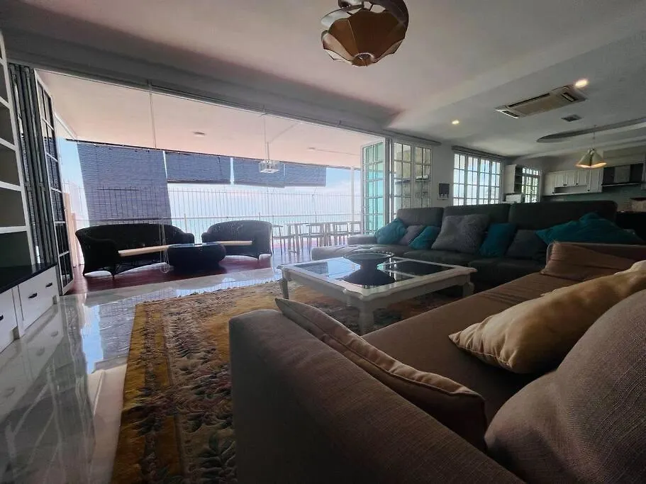 Private Beach-Front Haven By Stayco - Seaview Pool, Ktv & Speaker System, Beach Air Loft, Private Beach Access And Beyond! Tanjung Bungah  Malaisie