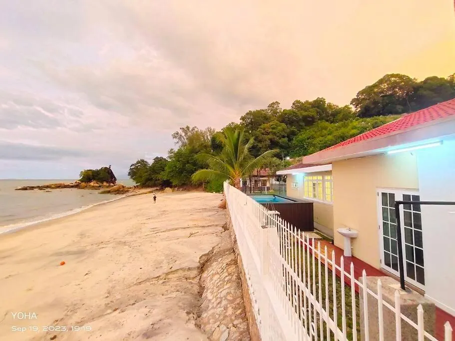 Private Beach-Front Haven By Stayco - Seaview Pool, Ktv & Speaker System, Beach Air Loft, Private Beach Access And Beyond! Tanjung Bungah  0*, Tanjung Bungah (Penang) Malaisie