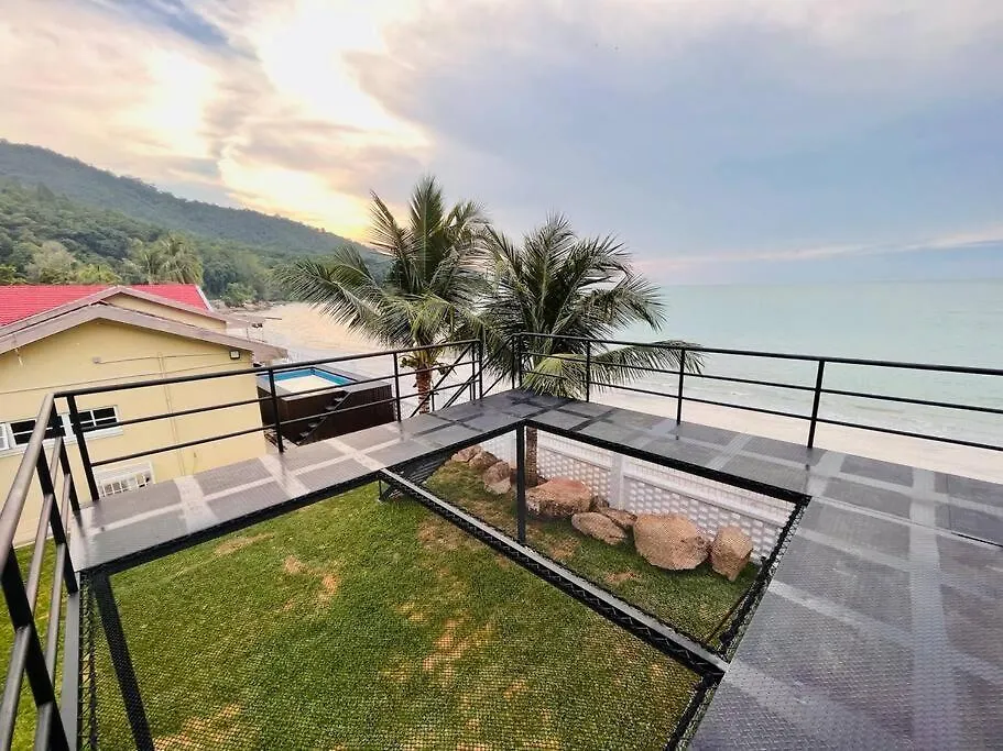 Private Beach-Front Haven By Stayco - Seaview Pool, Ktv & Speaker System, Beach Air Loft, Private Beach Access And Beyond! Tanjung Bungah  Tanjung Bungah (Penang)