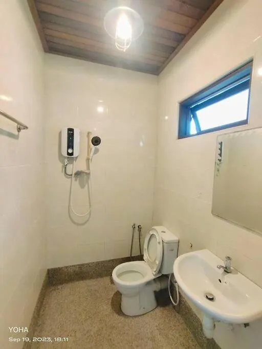 Private Beach-Front Haven By Stayco - Seaview Pool, Ktv & Speaker System, Beach Air Loft, Private Beach Access And Beyond! Tanjung Bungah  0*, Tanjung Bungah (Penang)