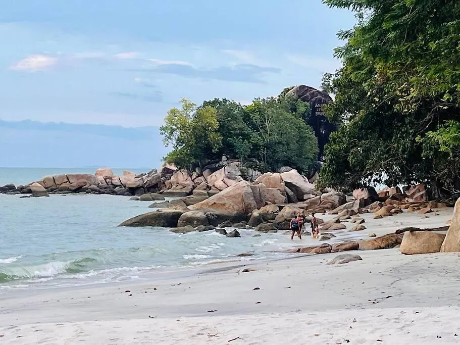Private Beach-Front Haven By Stayco - Seaview Pool, Ktv & Speaker System, Beach Air Loft, Private Beach Access And Beyond! Tanjung Bungah  Tanjung Bungah (Penang)