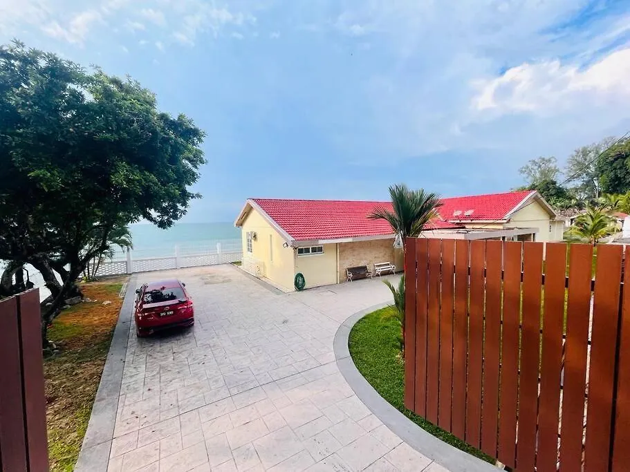 Chalet Private Beach-Front Haven By Stayco - Seaview Pool, Ktv & Speaker System, Beach Air Loft, Private Beach Access And Beyond! Tanjung Bungah