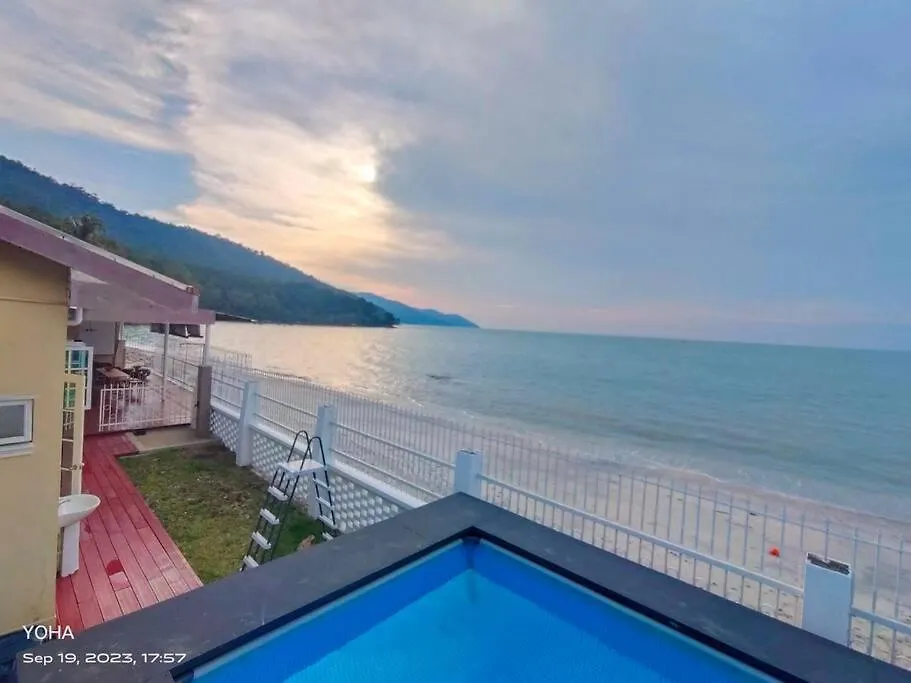 Private Beach-Front Haven By Stayco - Seaview Pool, Ktv & Speaker System, Beach Air Loft, Private Beach Access And Beyond! Tanjung Bungah  Chalet Tanjung Bungah (Penang)