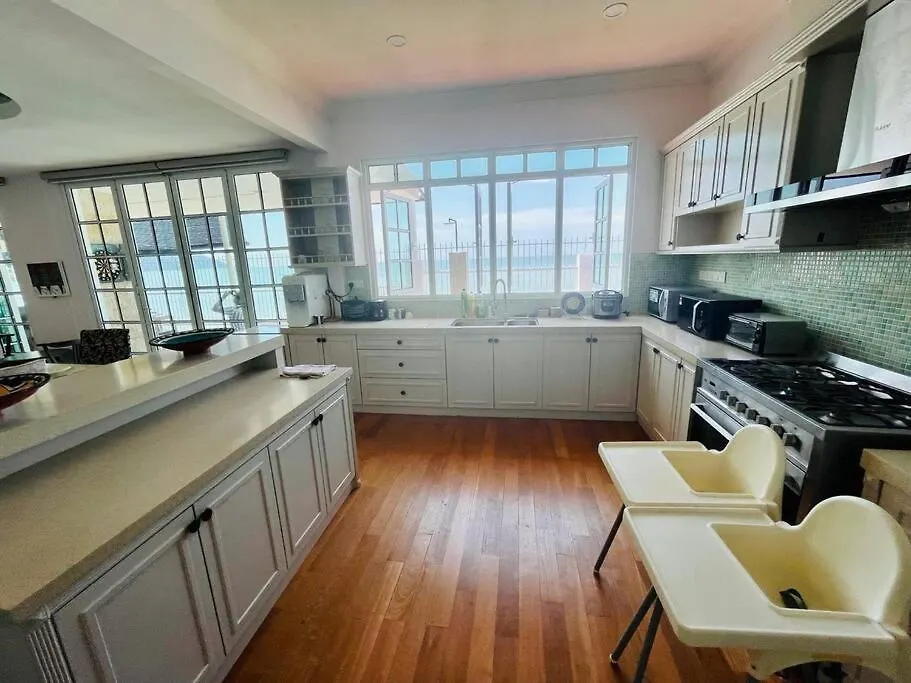 Private Beach-Front Haven By Stayco - Seaview Pool, Ktv & Speaker System, Beach Air Loft, Private Beach Access And Beyond! Tanjung Bungah  0*, Tanjung Bungah (Penang)