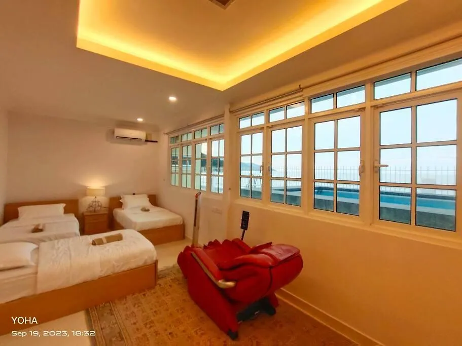 Private Beach-Front Haven By Stayco - Seaview Pool, Ktv & Speaker System, Beach Air Loft, Private Beach Access And Beyond! Tanjung Bungah  Chalet