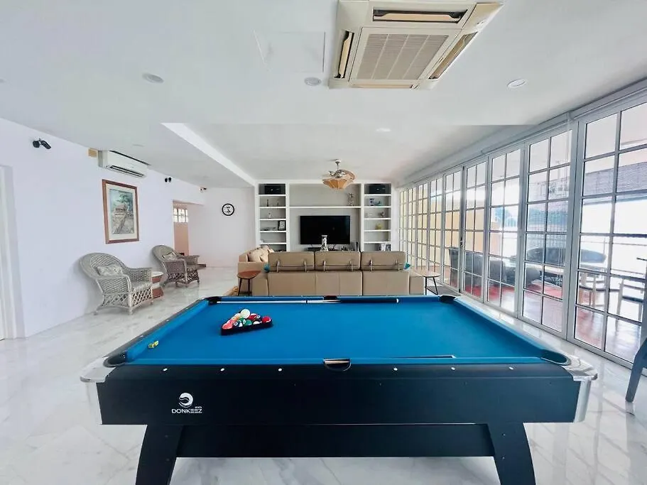 Private Beach-Front Haven By Stayco - Seaview Pool, Ktv & Speaker System, Beach Air Loft, Private Beach Access And Beyond! Tanjung Bungah