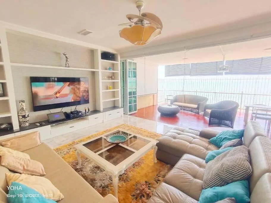 Private Beach-Front Haven By Stayco - Seaview Pool, Ktv & Speaker System, Beach Air Loft, Private Beach Access And Beyond! Tanjung Bungah  0*, Tanjung Bungah (Penang) Malaisie