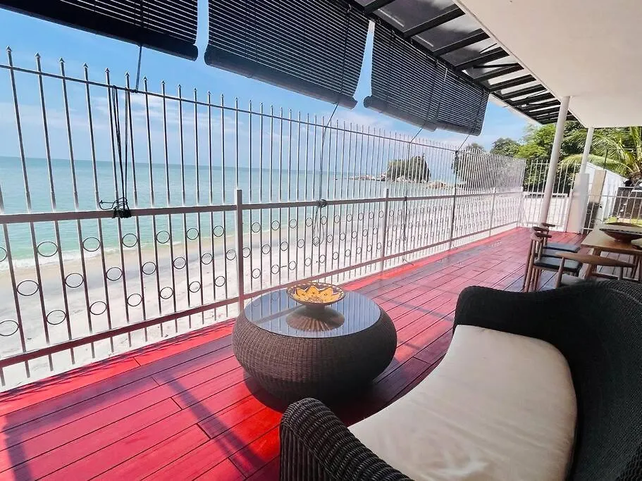 Chalet Private Beach-Front Haven By Stayco - Seaview Pool, Ktv & Speaker System, Beach Air Loft, Private Beach Access And Beyond! Tanjung Bungah