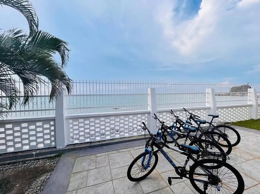 Chalet Private Beach-Front Haven By Stayco - Seaview Pool, Ktv & Speaker System, Beach Air Loft, Private Beach Access And Beyond! Tanjung Bungah  Malaisie